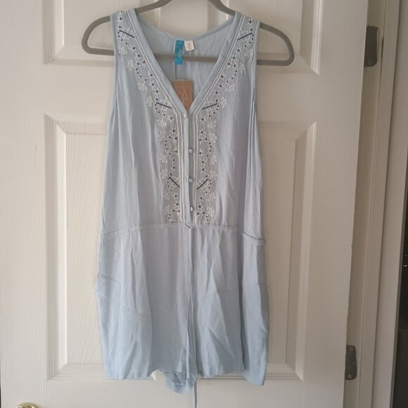 NWT Francesca's Collection Buttons Embroidered Sleeveless Romper Size Med - Picture 3 of 6